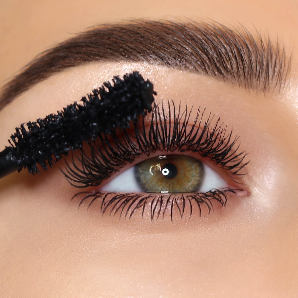 dark-star-mascara-04-04-20200512_PMG_EYE_DS_Mascara_2_Wand_AlexandraAnele_1200x1200_9e065b5c-7a86-4346-b DARK STAR Volumising Mascara