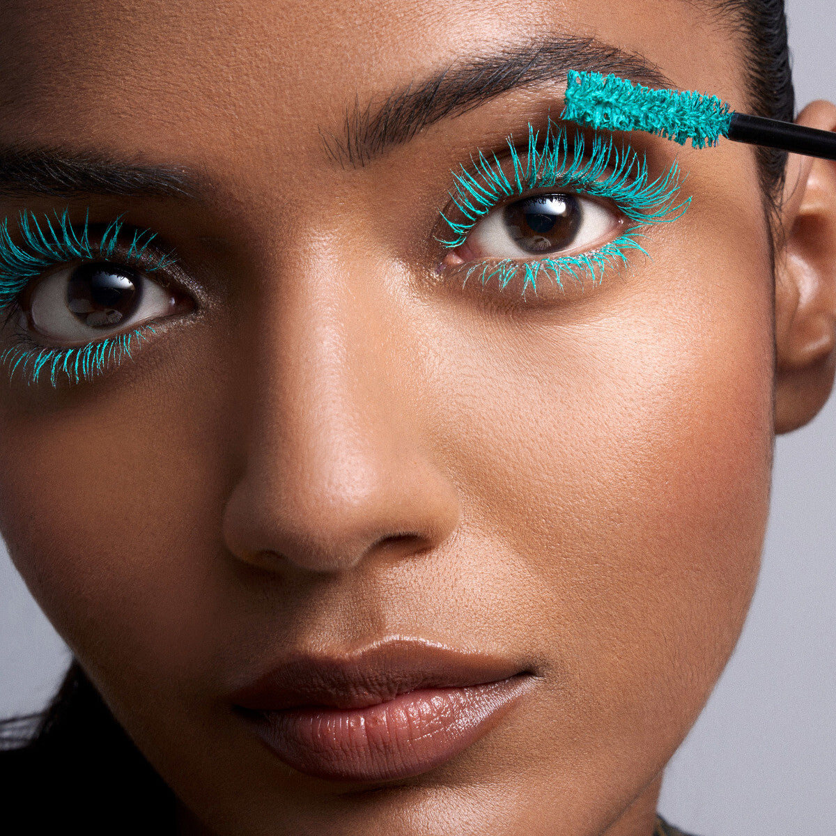 dark-star-mascara-21-21-PMG_COLOUR-BLITZ-MASCARA_MODEL_AQUAMARINEDREAM-ECOMM2_40aecbb4-7693-48a0-87e7-e2 DARK STAR Volumising Mascara