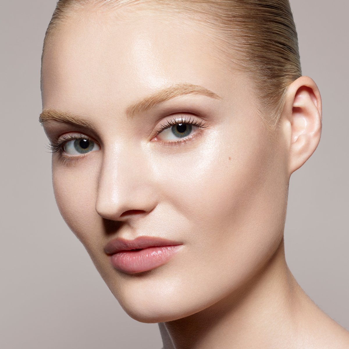 powder-07-07-cd-powder-pdp-model-l Skin Fetish: Sublime Perfection Setting Powder